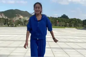 《东北汉子》背面演示#广场舞 #广场舞dou起来 #一起来跳吧 #简单好看又好学 #舞出美丽舞出健康