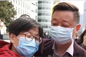 99朵玫瑰花迎接战疫归来的媳妇！她是战场上的女强人，也是丈夫怀里的小女人！#这就是山东#抖一抖可爱的山东人视频封面