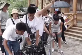 #迪丽热巴探班游园vlog视频封面
