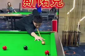 黑八斯诺克通用的瞄准看点技巧 网上的台球爱好者们还有什么独门绝技呢🙋‍♂️🙋‍♂️🙋‍♂️#台球教学 #台球 #斯诺克视频封面