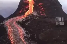 当地时间5月22日，刚果（金）尼拉贡戈火山火山喷发，熔岩四处蔓延，数千居民越境逃至卢旺达避难视频封面