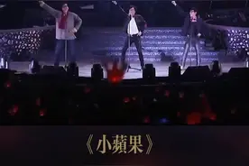 #经典回放 校长谭咏麟一连13场的《银河岁月40载演唱会》，于2015年2月13日在香港红馆揭开序幕，纪念入行40周年。阿伦以一身闪爆白马王子造型出场献唱演唱会主题曲「银河岁月」，继续落力演出，献唱金曲又唱又跳，邀得陈奕迅、李克勤、陈慧娴、张学友、陈慧琳、温拿乐队等担任嘉宾撑场，最后演唱一曲「无言感激」，感谢歌迷们的支持。视频封面