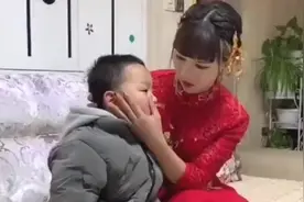 二婚新娘出嫁舍不得儿子，新郎一个暖心的举动视频封面