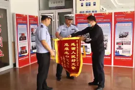 安丘交警一路护送，开辟就医绿色通道#我为群众办实事视频封面