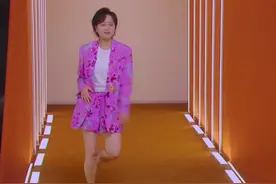 #妈妈你真好看 #宋妍霏 妈妈真的超美，年轻时是广州现代舞团很优秀的舞者～视频封面