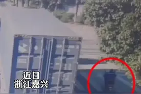 近日浙江嘉兴，蛮横司机不服处罚，交警“咆哮式”教育。视频封面