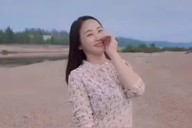 偷偷发现抖音可以查看访问记录了，点击右边箭头，第二行第四个就能知道谁经常偷看你了@抖音短视频视频封面