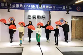 造型摆拍#国风扇子#少儿模特 #星秀童模@抖音短视频 @DOU+小助手视频封面