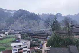 很久没见到妹妹了，今天回村去看看。#少数民族的魅力视频封面