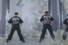 #为圆新郎的甜心教主梦 仨男生组团在婚礼上 跳《爱你》简直太甜了#王心凌#爱你舞蹈 #婚礼现场 #太甜了视频封面