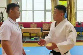 大伙给评评理，到底谁更厉害！#摔跤 #柔道 #体育生 视频封面