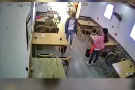 3月14日14时42分左右，河北省邯郸市一水饺店内发生一起持刀危害公共安全事件，得知情况，武警邯郸支队巡逻官兵迅速赶往现场，和公安民警联手将犯罪嫌疑人制服。（武警河北总队 耿向阳、蒋云龙）视频封面