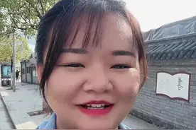 老公把自己生日忘了，我买了一束花，一个蛋糕，给他个大惊喜，来自于老婆的浪漫，他嘴上说着浪费💰，心里却很开心视频封面
