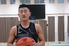#篮球 #篮球教学 胯下系列——胯下+二次加速突破视频封面
