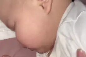 11月20日，黑龙江黑河。宝宝戒母乳半夜吧唧嘴吃空气，两天就完全戒掉了。#萌娃 #戒母乳视频封面
