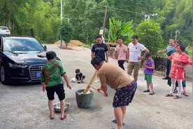 老家的传统手工糯米糍粑就是这样做的，你们那里也是这样做的吗？视频封面