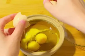 口腔溃疡又犯了好痛苦，有什么好方法在线求！！#深夜偷吃 #吃货日常 #蒸水蛋滑嫩的做法