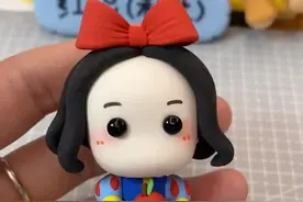 这个白雪公主看起来很好捏的样子，有木有心动呀？❤️❤️❤️#拉近世界一瞬倾心 #粘土教程 @抖音短视频视频封面