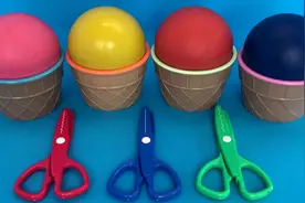 孩子一起数数有多少个玩具，123用英语来念