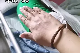 下播时凌晨2点，早上6点多起床给老妈换纸尿裤擦身，假如没有老爸帮忙又要迟到！#85后独生女的日常视频封面