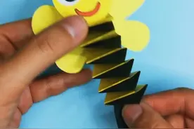 家有宝宝的可以一起做只小蜜蜂#折纸 #儿童创意手工 #抖音小助手 #小蜜蜂 #dou出新知