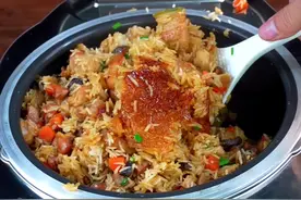 一锅米饭，有菜又有肉，一个星期都不用出门，非常的好吃，孩子们也非常的喜欢#芋头焖饭 #电饭锅焖饭 #懒人焖饭视频封面