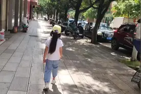 早上儿子带着去打针，自己进去，爬在凳子上就打了，下午我带着去视频封面