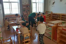 一个女孩说：“我是这个世界上最美丽的女孩，因为我是独一无二的视频封面