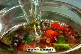 你泡的泡海椒总是不香不脆还会泡烂，三步教会你泡辣椒的制作方法