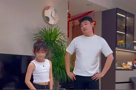 这爷俩越跳越软了#父女跳舞 #魔性舞蹈视频封面