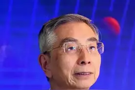 早在3年前，倪光南院士就反对技术领域“穿马甲”式创新，呼吁加快推进自主可控的“中国芯”。#倪光南 #中国芯片 #自主创新 视频封面