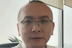 女孩遭男性同伴水杯里下药，不接受道歉！视频封面