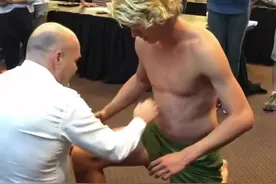 国际大师教你半跪位#体态纠正 #运动康复