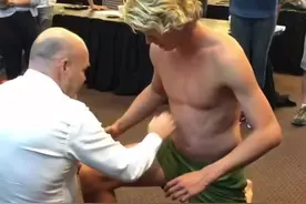 国际大师教你半跪位#体态纠正 #运动康复