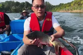 放生结束   放生种类  带籽鲤鱼  生命数量   3600位  放生善款