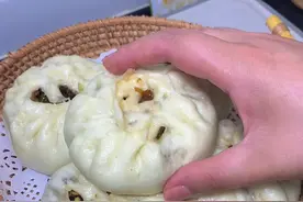 最爱的素包子馅料之一，包菜豆腐粉条包，粉条到了忍不住做了两大锅，非常好吃，喜欢吃素包子的一定要试试👍#在家做美食 #包子 #包菜豆腐粉条包视频封面