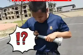 #消防员 手指被水枪卡住拔不出来！同事过来调侃需要打119吗？#蓝朋友 太可爱了！视频封面
