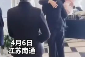 工作六年的领导离职，同事员工列队送别#感动 #同事视频封面