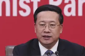 【#二十大第四场记者招待会｜#外交部：绝不接受教师爷的颐指气使  】二十大第四场记者招待会上，外交部党委委员、副部长马朝旭表示，我们有力回击佩洛西窜台等倒行逆施，坚决反对任何台独行径，坚决遏制外国势力干涉，进一步巩固“一个中国”的国际共识；我们坚定不移贯彻“一国两制”方针，助力香港国安法生效实施，#精准反制美西方的无理制裁  ；我们以事实真相戳穿谎言，挫败一些势力“以疆制华”的政治图谋；我们稳步推进南海行为准则的磋商，维护南海局势总体稳定；我们坚持走中国人权发展道路，绝不接受任何“教师爷”的颐指气使，反对把人权问题政治化。（央视新闻、人民日报微博）视频封面