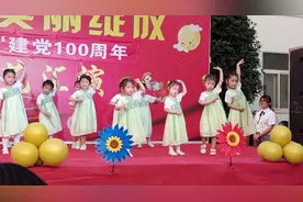 糖糖果果在幼儿园的第一个六一，也是第一次上台表演，棒棒哒！视频封面