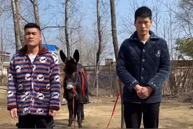 来了来了我俩带着才艺走来了@河南伙计久久 #沙雕兄弟 #六亲不认的步伐视频封面