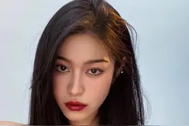 像我这种连普通话都说不标准的人 要怎么唱情歌给你听 我一开口就是 虫前虫前 有个棱矮李很久 但边边 轰渐渐视频封面