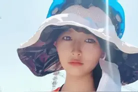 这么热的天是什么让我出来坚持工作的，是爱吗？是责任吗？错，是因为穷穷穷!#塔吊司机 #记录工地生活 #热得快炸了 @DOU+小助手 视频封面