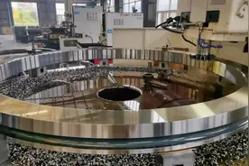 现场见证洛阳大轴承的加工全过程！革命不是请客吃饭视频封面