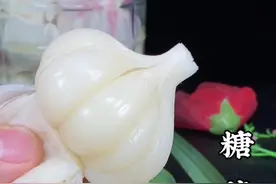 糖蒜这样腌，酸甜爽口清脆又好吃！#美食 #抖音美食 #美食教程 #农村美食 #腌糖蒜 #糖蒜 #跟着抖音学做菜 #抖音美食推荐官 #抖音美食创作人 #我要当同城红人 #家常美食 #宅家美食 视频封面
