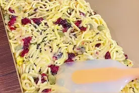 两块钱的面条也你做出松软好吃的沙琪玛，你要不要试试！#沙琪玛