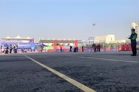 60m肩梯登楼：消防员肩负28KG拉梯在60米作业区完成架梯攀登。广东总队12秒7获冠军#火焰蓝大比武#火焰蓝视频封面