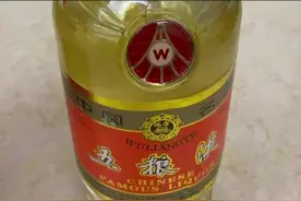 上火的五粮液长啥样？这可是酒友花了3万块买的……#涨知识 #正能量视频封面