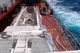 水手兄弟西非几内亚湾海盗区航行现场拍摄的视频，海盗随时可能来袭，全船气氛无比紧张......视频封面