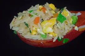 很多人蛋炒饭都做不好，其实做法真的特别简单！#蛋炒饭 #跟着抖音学做菜 #美食教程